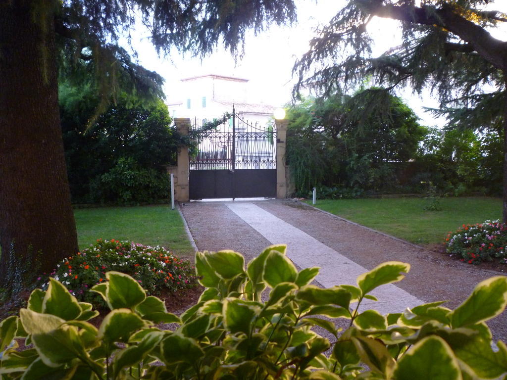 B&B Villa Dei Pini Domegliara Bagian luar foto